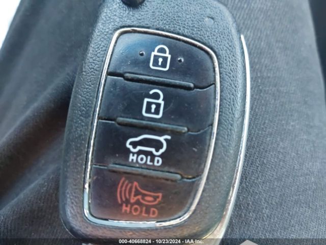 KM8SMDHF6HU226881 Hyundai Santa Fe Se