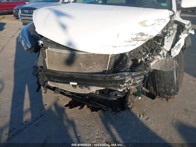 KM8SMDHF6HU226881 Hyundai Santa Fe Se