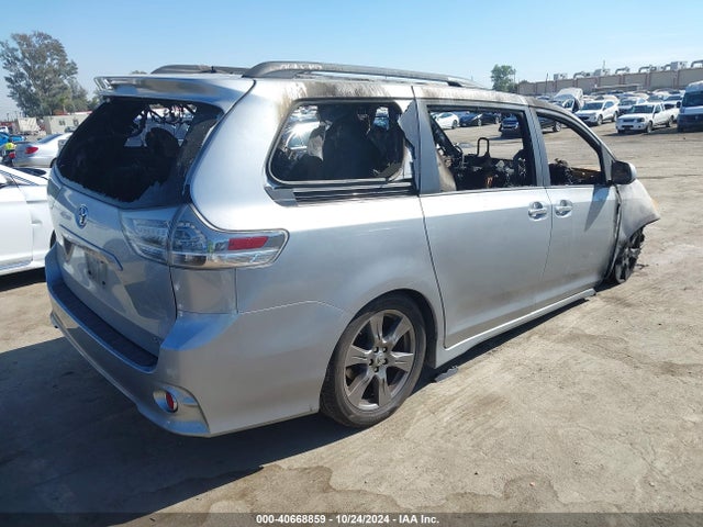 Toyota Sienna Se 8 Passenger 2017 5TDXZ3DC0HS875775 Image 4