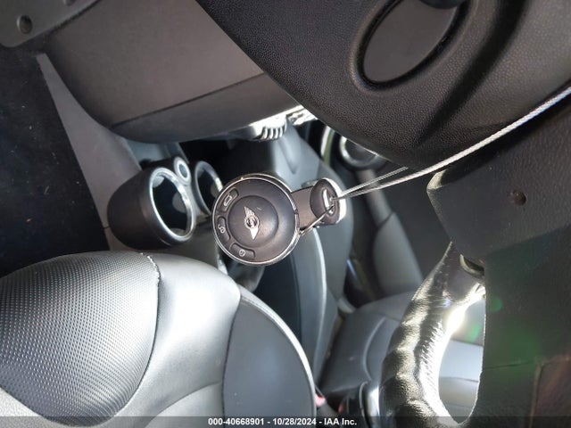 2011 MINI COOPER WMWSU3C57BT091837 Photo 10