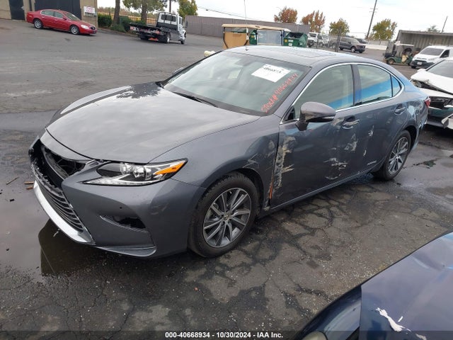 JTHBW1GGXG2110857 Lexus ES 300H