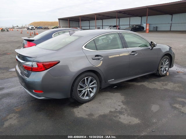 JTHBW1GGXG2110857 Lexus ES 300H