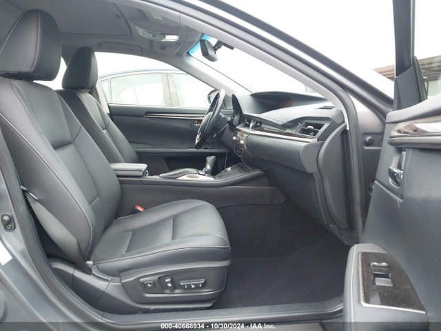 JTHBW1GGXG2110857 Lexus ES 300H