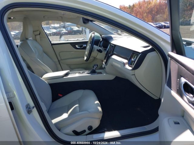 7JR102FK4MG096321 Volvo S60 T5 Momentum
