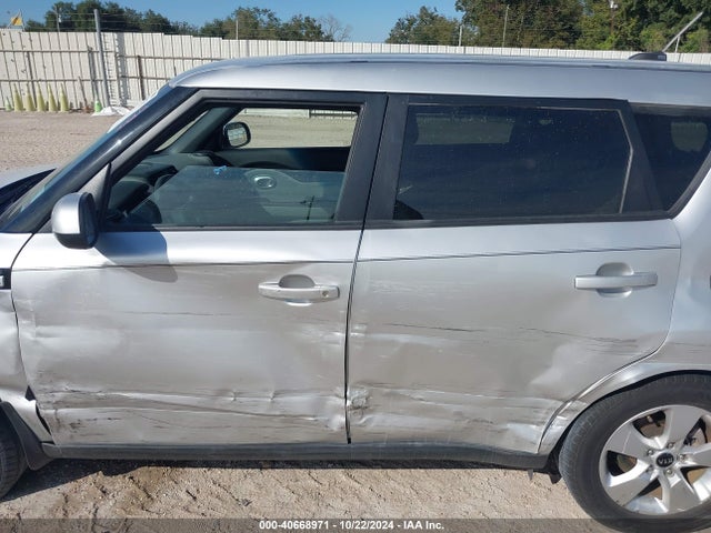 KIA Soul 2018 KNDJN2A28J7596467 Image 14