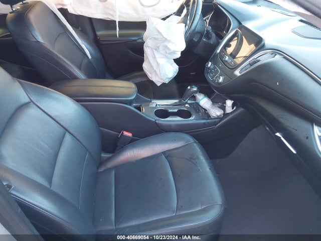1G1ZD5STXJF103272 Chevrolet MALIBU LT