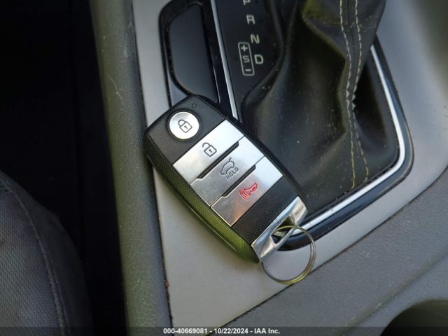 KNDCB3LCXJ5125218 KIA NIRO LX