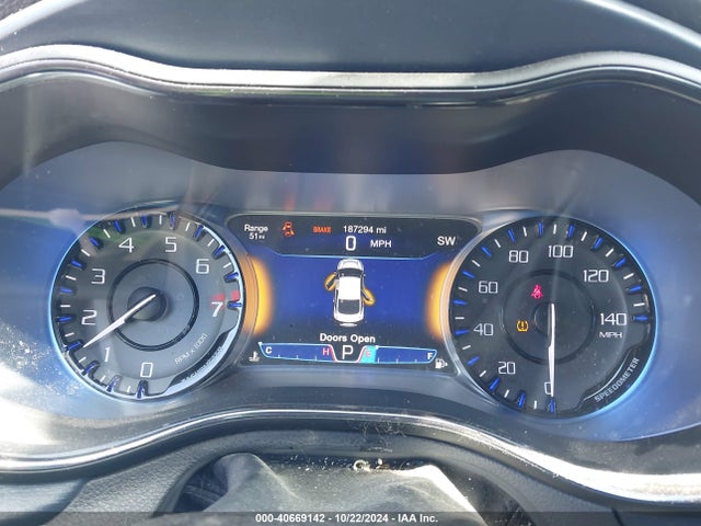 1C3CCCBG8FN514985 Chrysler 200 S
