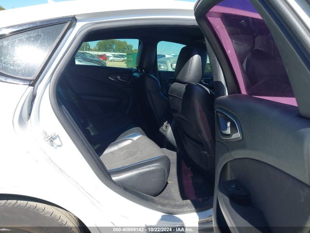 1C3CCCBG8FN514985 Chrysler 200 S