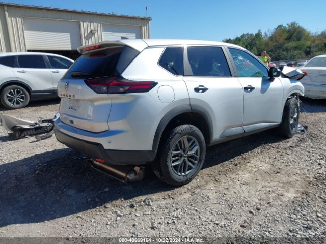 5N1BT3AA1RC704837 Nissan Rogue S Fwd