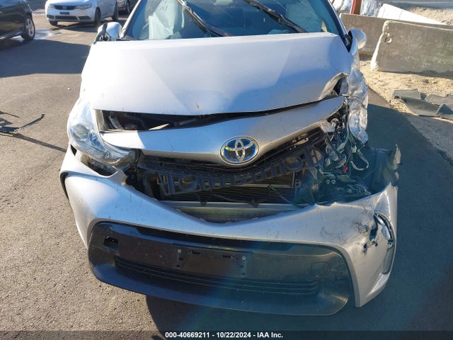 Toyota Prius V Three 2017 JTDZN3EU8HJ067151 Image 11