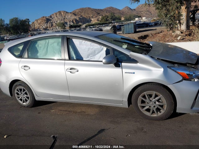 Toyota Prius V Three 2017 JTDZN3EU8HJ067151 Image 12