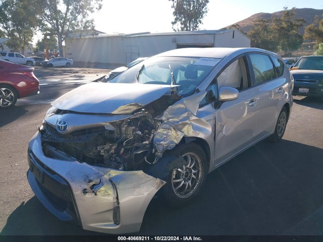 Toyota Prius V Three 2017 JTDZN3EU8HJ067151 Image 2