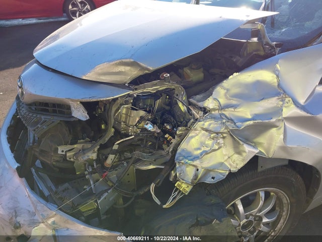 Toyota Prius V Three 2017 JTDZN3EU8HJ067151 Image 6