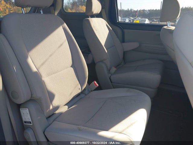 KIA SEDONA LX 2019 KNDMB5C17K6564810 Image 8