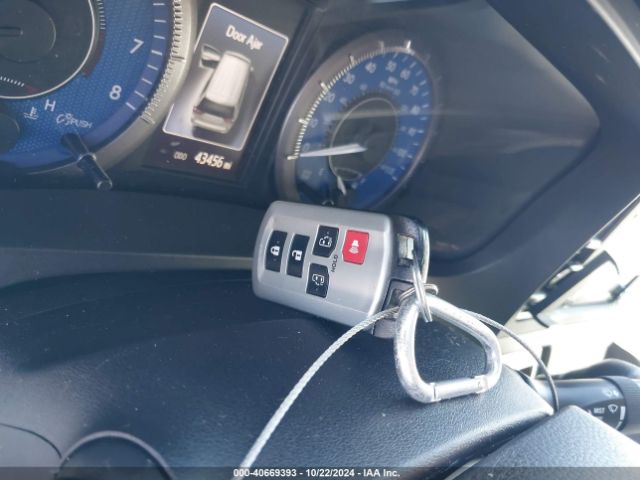 5TDKZ3DC8KS016144 Toyota Sienna Le 8 Passenger