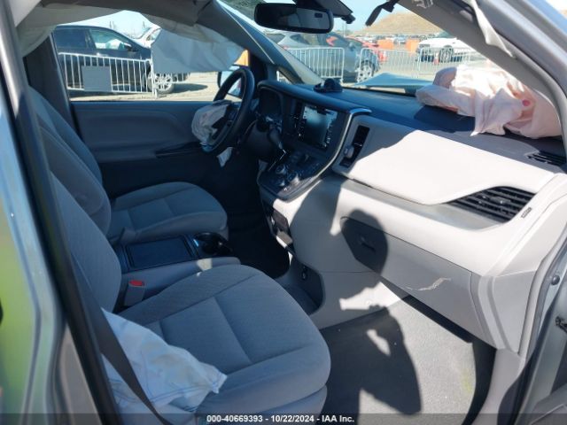 5TDKZ3DC8KS016144 Toyota Sienna Le 8 Passenger