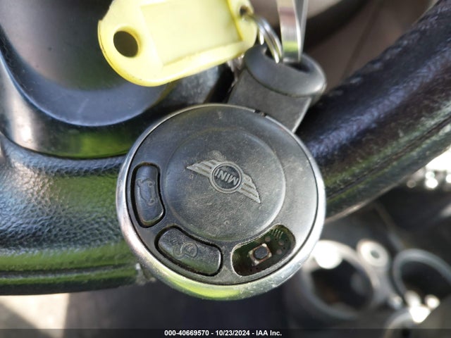 2011 MINI COOPER WMWSU3C52BT092572 Photo 10