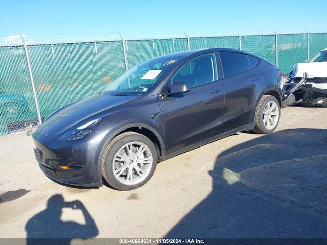 2024 TESLA MODEL Y 7SAYGDEEXRA250886 Photo 1