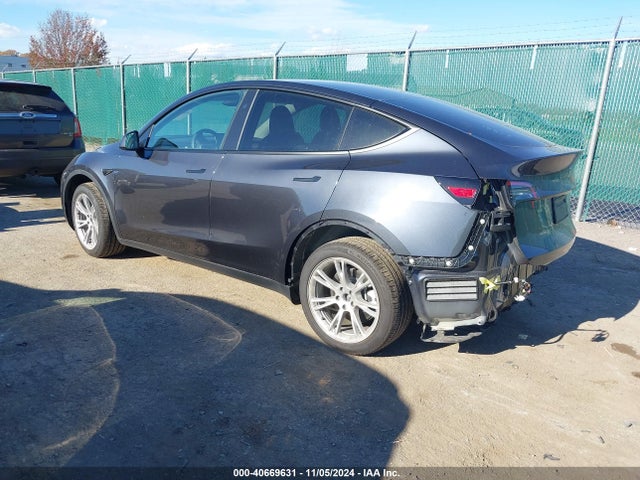 2024 TESLA MODEL Y 7SAYGDEEXRA250886 Photo 2