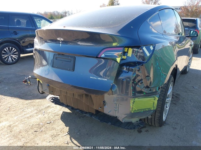 2024 TESLA MODEL Y 7SAYGDEEXRA250886 Photo 5