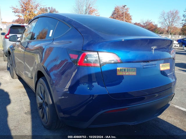 2024 TESLA MODEL Y 7SAYGDEE7RA307142 Photo 2
