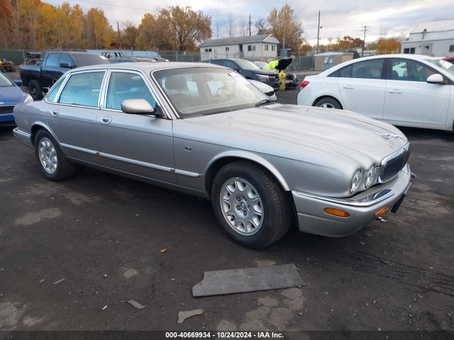 1999 JAGUAR XJ8 SAJHX1048XC860567 Photo 0
