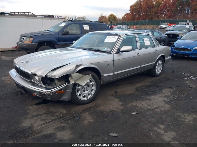 1999 JAGUAR XJ8 SAJHX1048XC860567 Photo 1