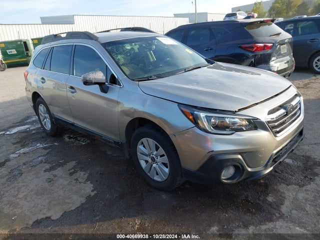 Subaru Outback 2.5i Premium 2018 4S4BSAFC8J3265626 Image 1