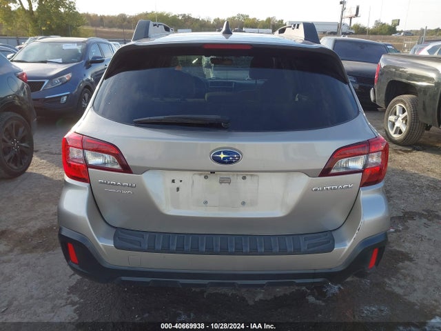 Subaru Outback 2.5i Premium 2018 4S4BSAFC8J3265626 Image 16