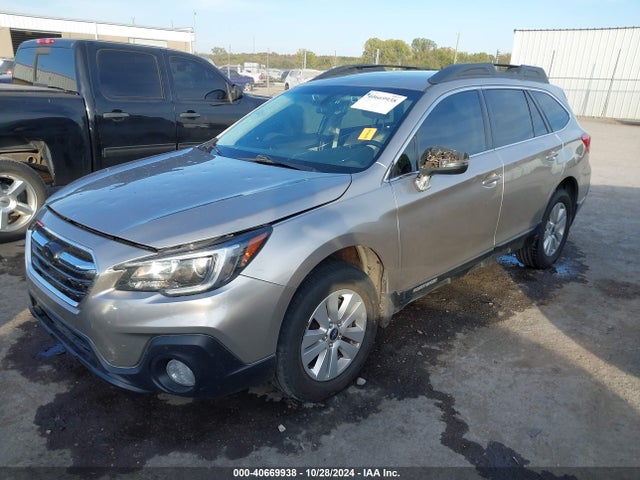Subaru Outback 2.5i Premium 2018 4S4BSAFC8J3265626 Image 2