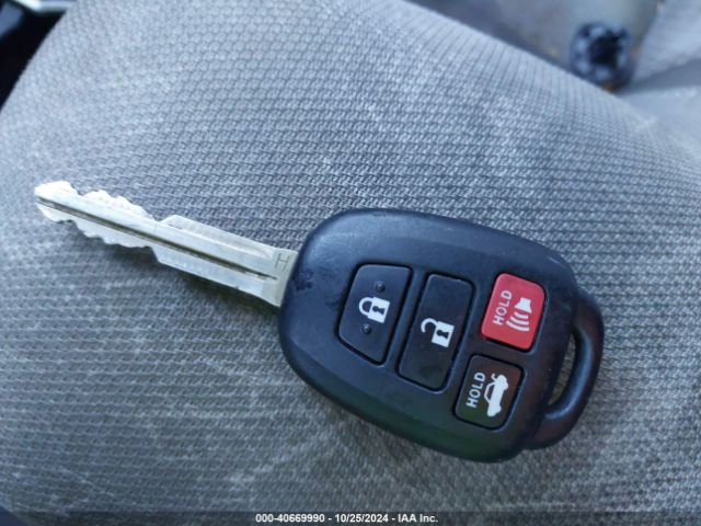 2T1BURHE6KC216249 Toyota COROLLA LE