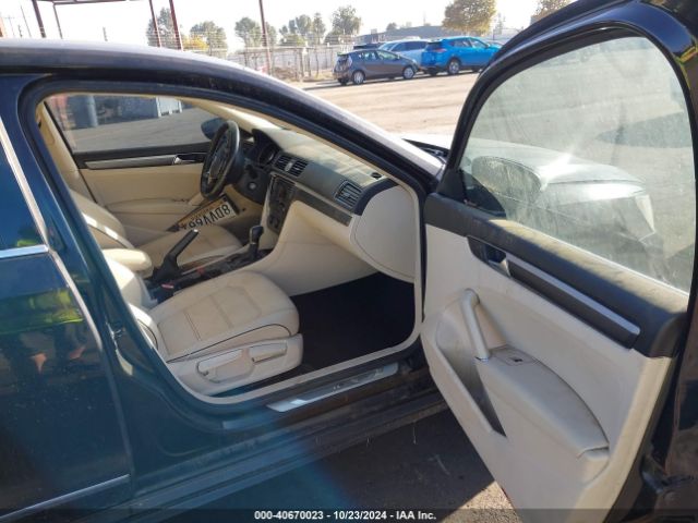 1VWAT7A32GC055097 Volkswagen Passat 1.8t R-line