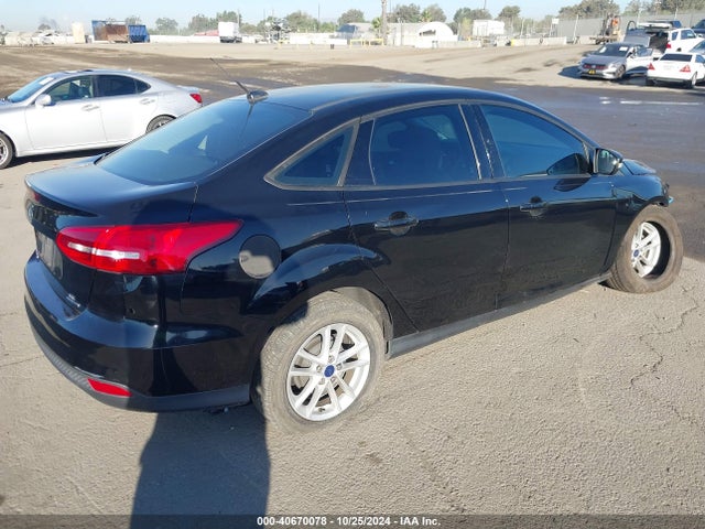 Ford FOCUS SE 2016 1FADP3F21GL384084 Image 4