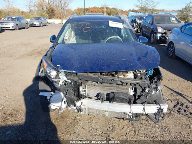 KNDCB3LC8K5253393 KIA NIRO LX