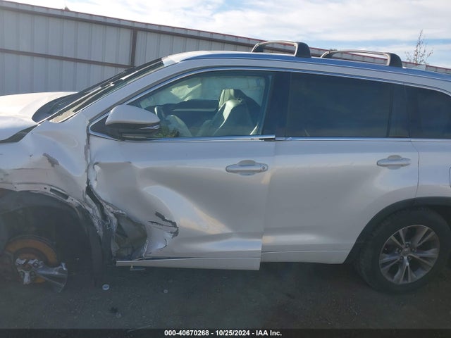 Toyota Highlander Xle V6 2015 5TDJKRFH1FS218048 Image 14