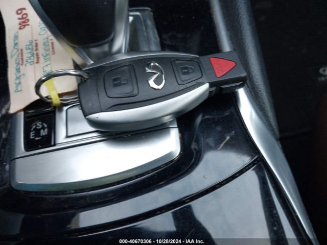 SJKCH5CR9HA018013 Infiniti Qx30 Premium