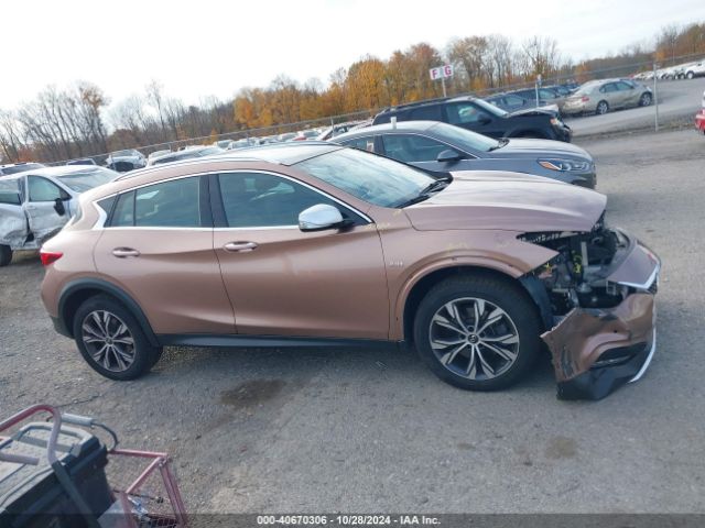 SJKCH5CR9HA018013 Infiniti Qx30 Premium