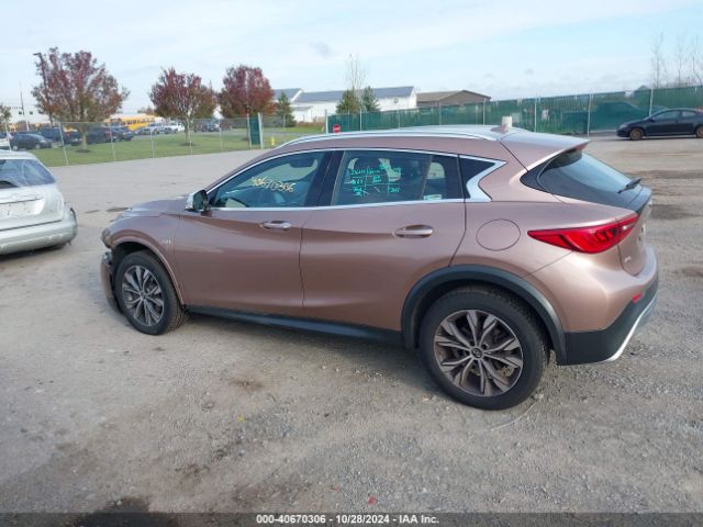 SJKCH5CR9HA018013 Infiniti Qx30 Premium