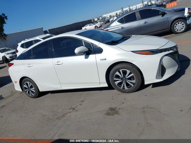 Toyota Prius Prime Plus 2018 JTDKARFP0J3085291 Image 13