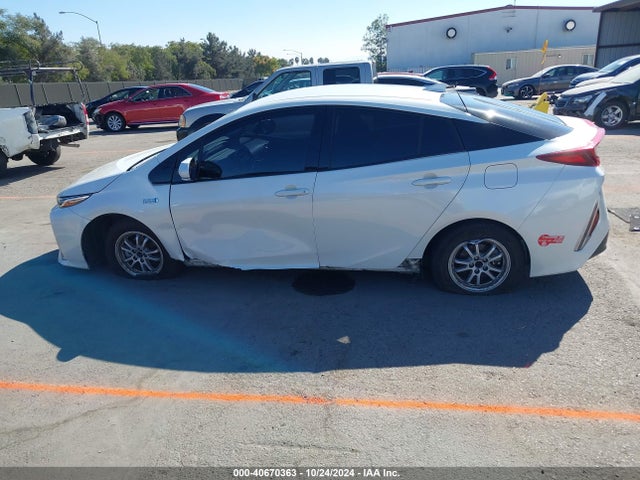 Toyota Prius Prime Plus 2018 JTDKARFP0J3085291 Image 14