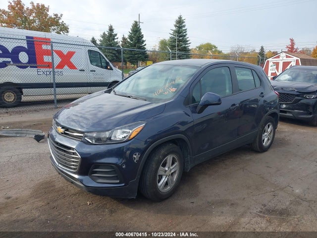 Chevrolet TRAX LS 2019 3GNCJKSB4KL260306 Image 2