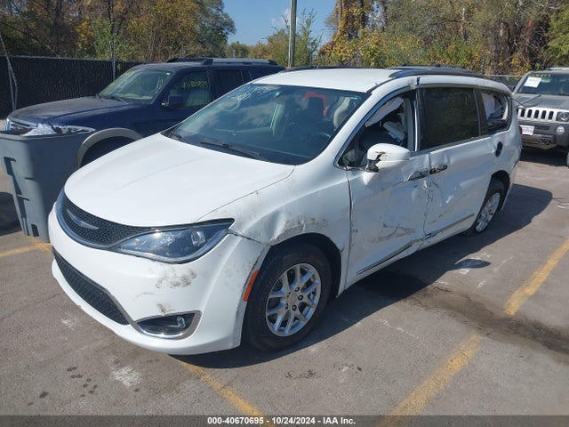 Chrysler Pacifica Touring L 2020 2C4RC1BG1LR125808 Image 2
