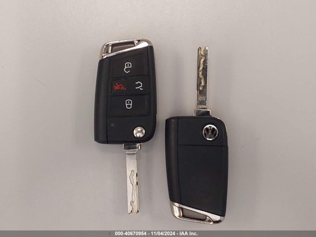 3VV3B7AX0JM187879 Volkswagen Tiguan