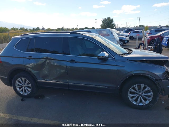 3VV3B7AX0JM187879 Volkswagen Tiguan
