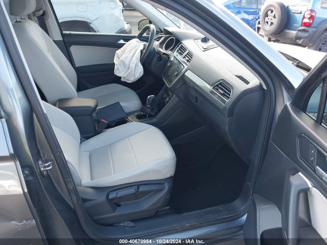 3VV3B7AX0JM187879 Volkswagen Tiguan