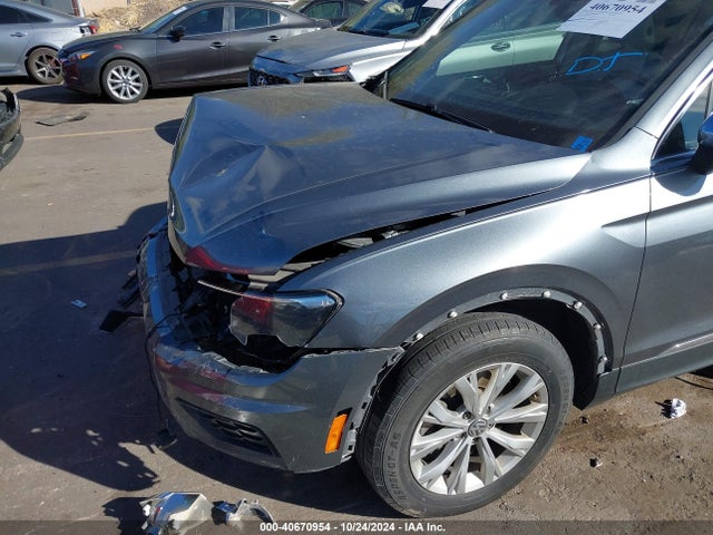 3VV3B7AX0JM187879 Volkswagen Tiguan