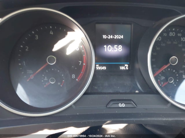 3VV3B7AX0JM187879 Volkswagen Tiguan
