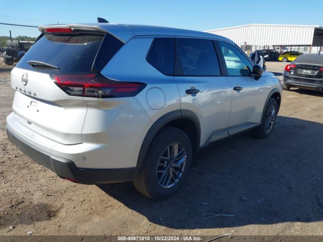 5N1BT3AA7RC750205 Nissan Rogue S Fwd
