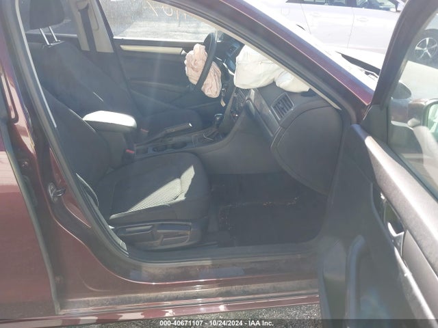 1VWAT7A37EC072815 Volkswagen Passat 1.8t S
